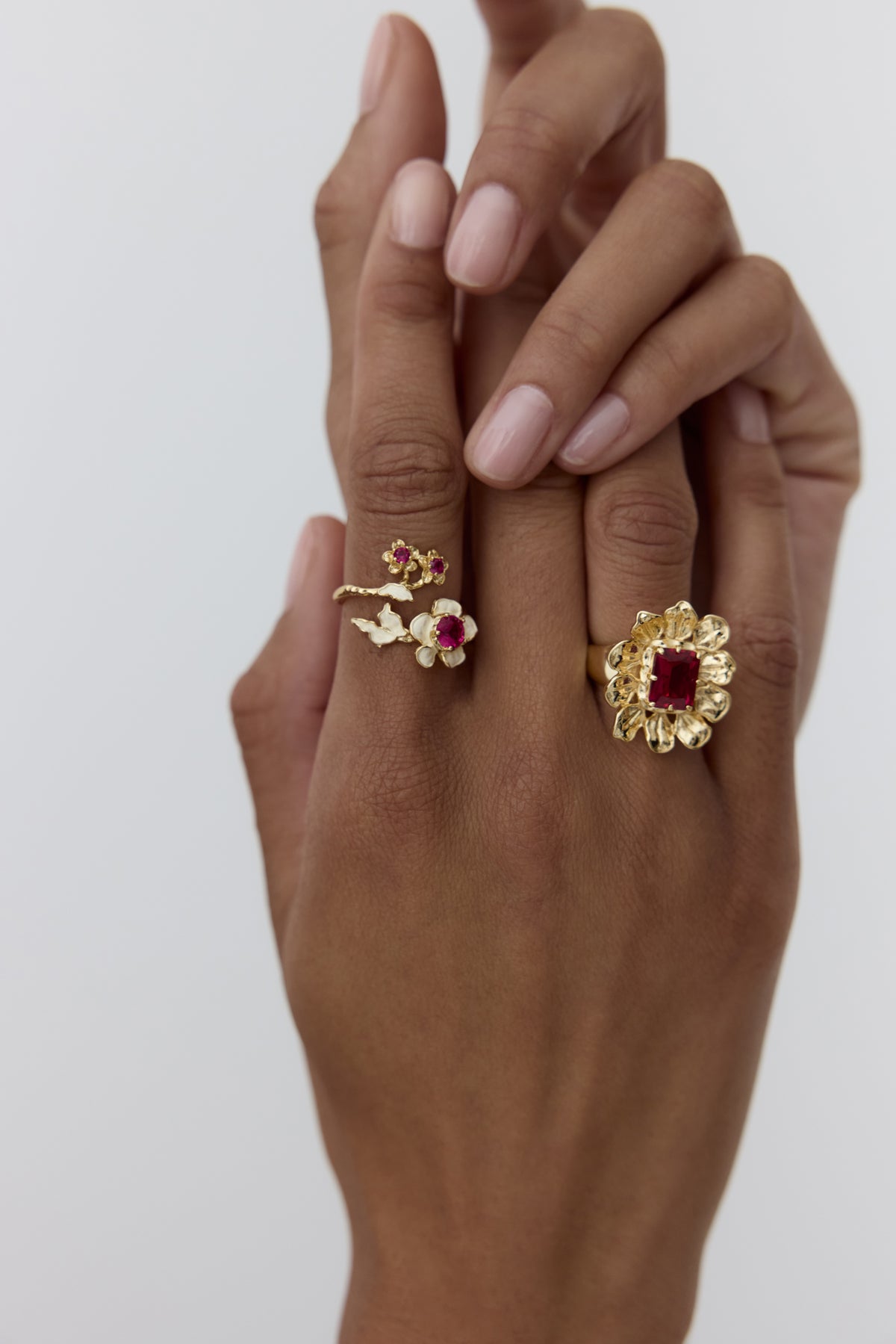 Bague ajustable anémone dorée et cristaux roses