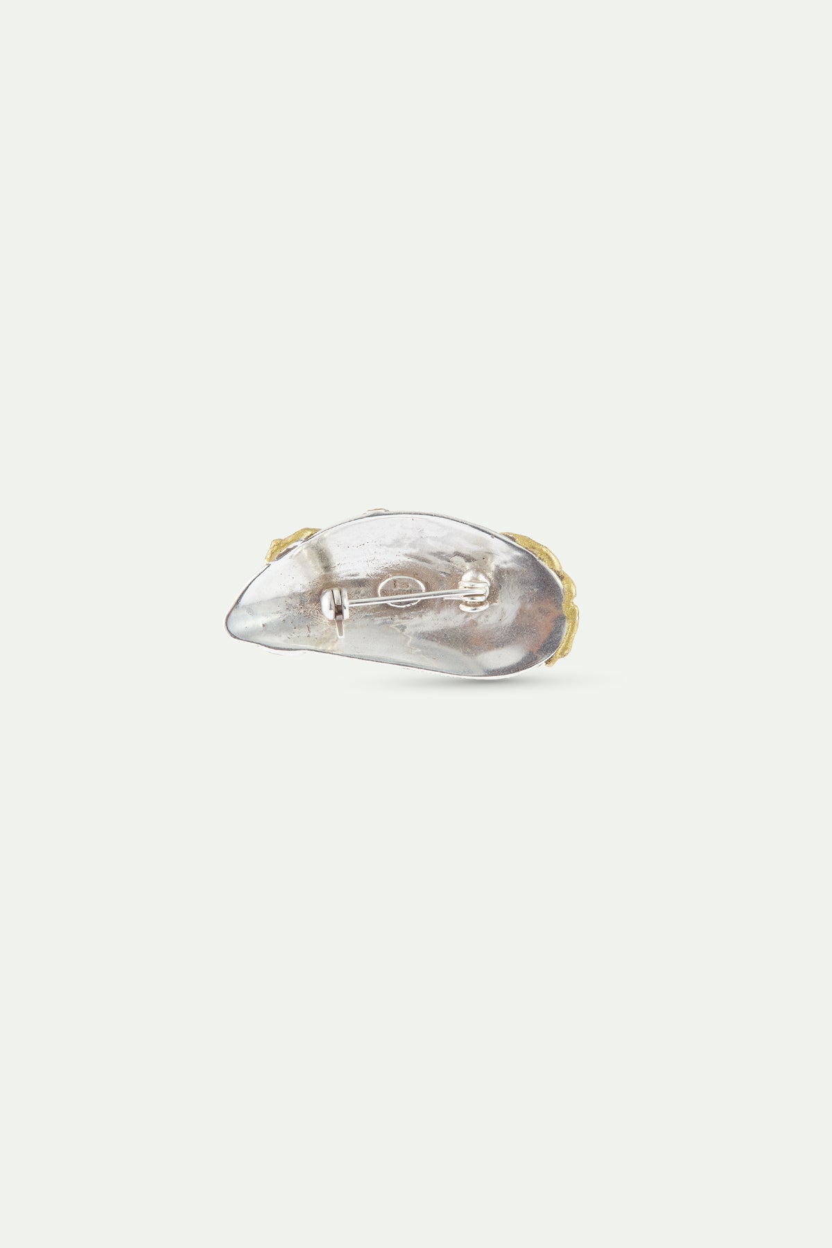 Broche moule argentée et dorée