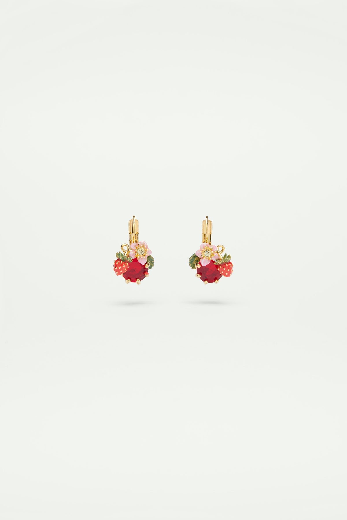 Boucles d’oreilles dormeuses fraise des bois et pierre rouge
