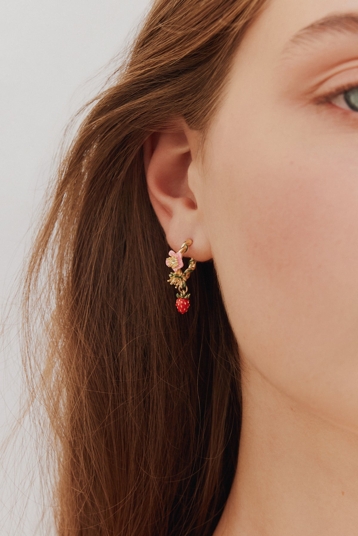 Boucles d’oreilles tiges créoles fraise des bois