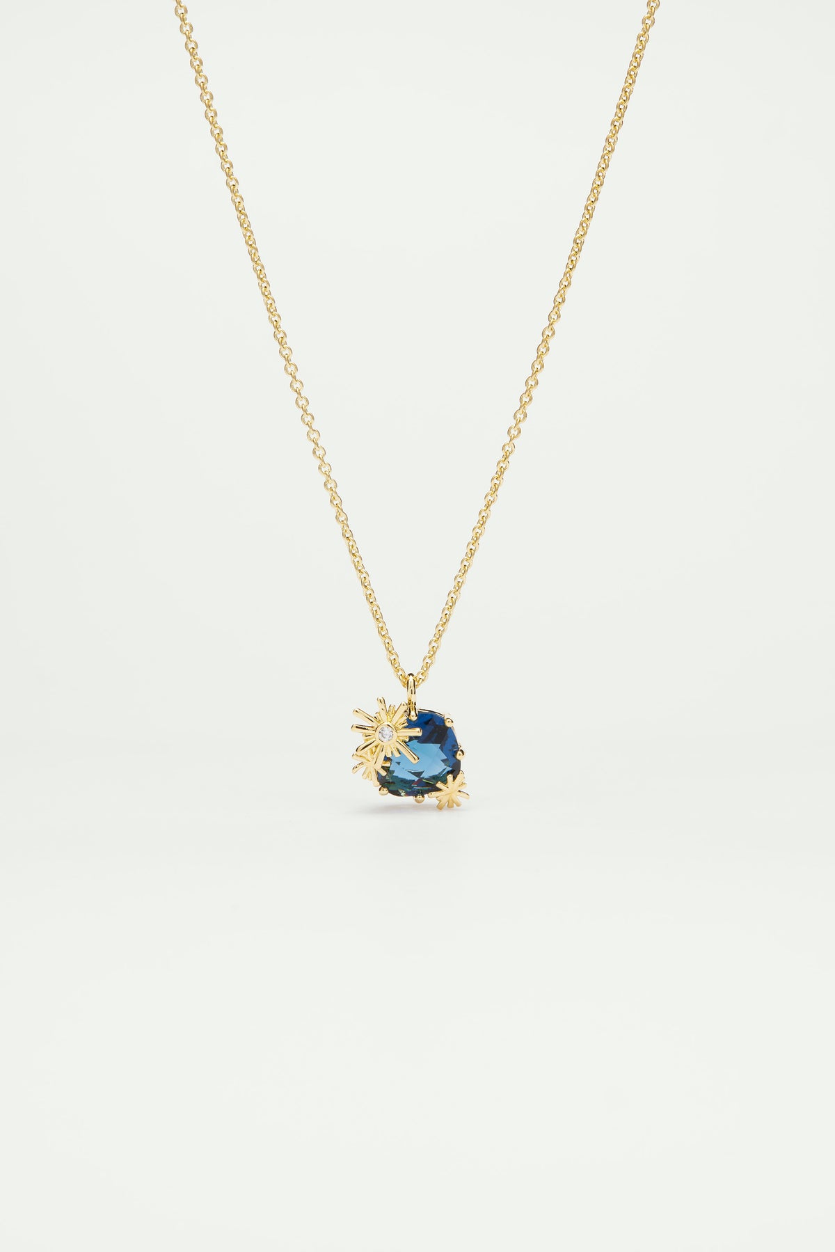Collier pendentif étoiles dorées et pierre carrée