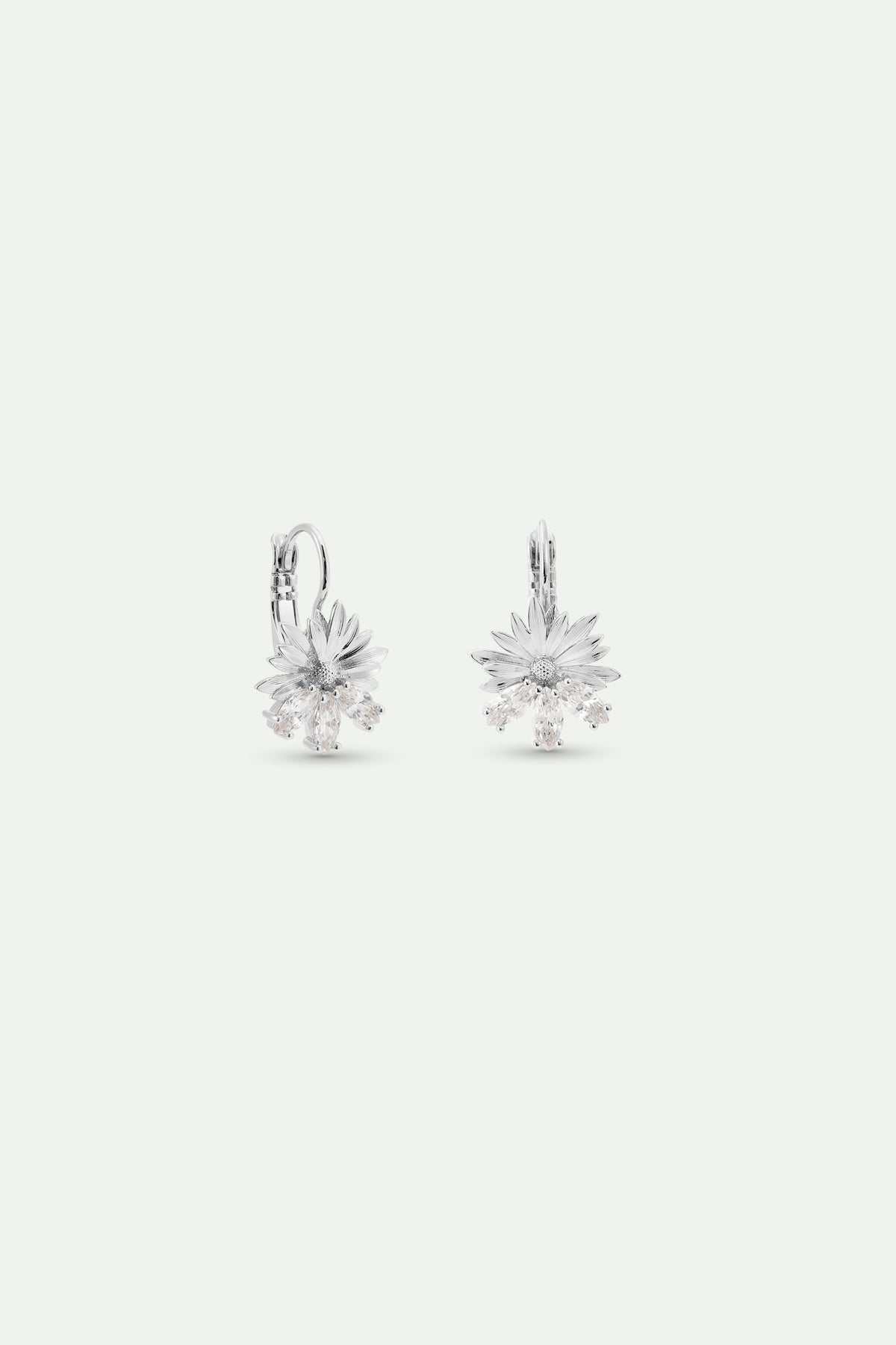 Boucles d'oreilles dormeuses argentées marguerite et pierres blanches