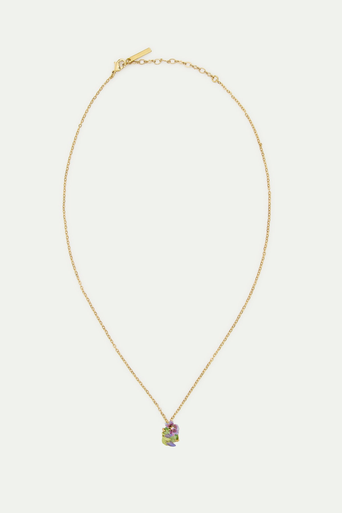 Colier pendentif clématite violette, cristal taille émeraude vert et glycine violette