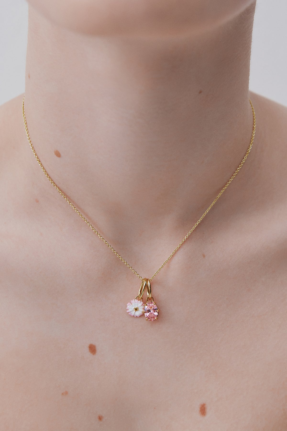 Pendentif pierre Rose Poudré, Bienfaisance et Émotivité - Octobre