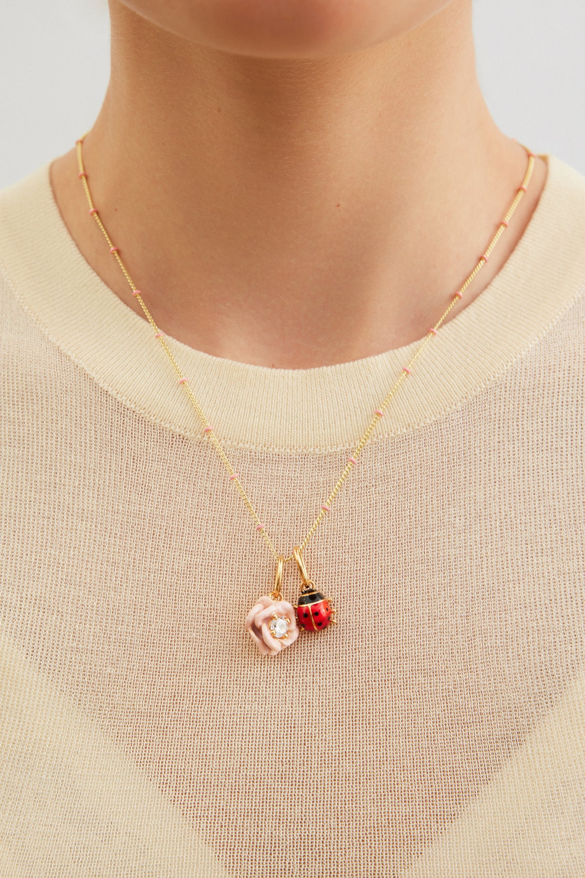 Pendentif Rose, Douceur et Sensualité