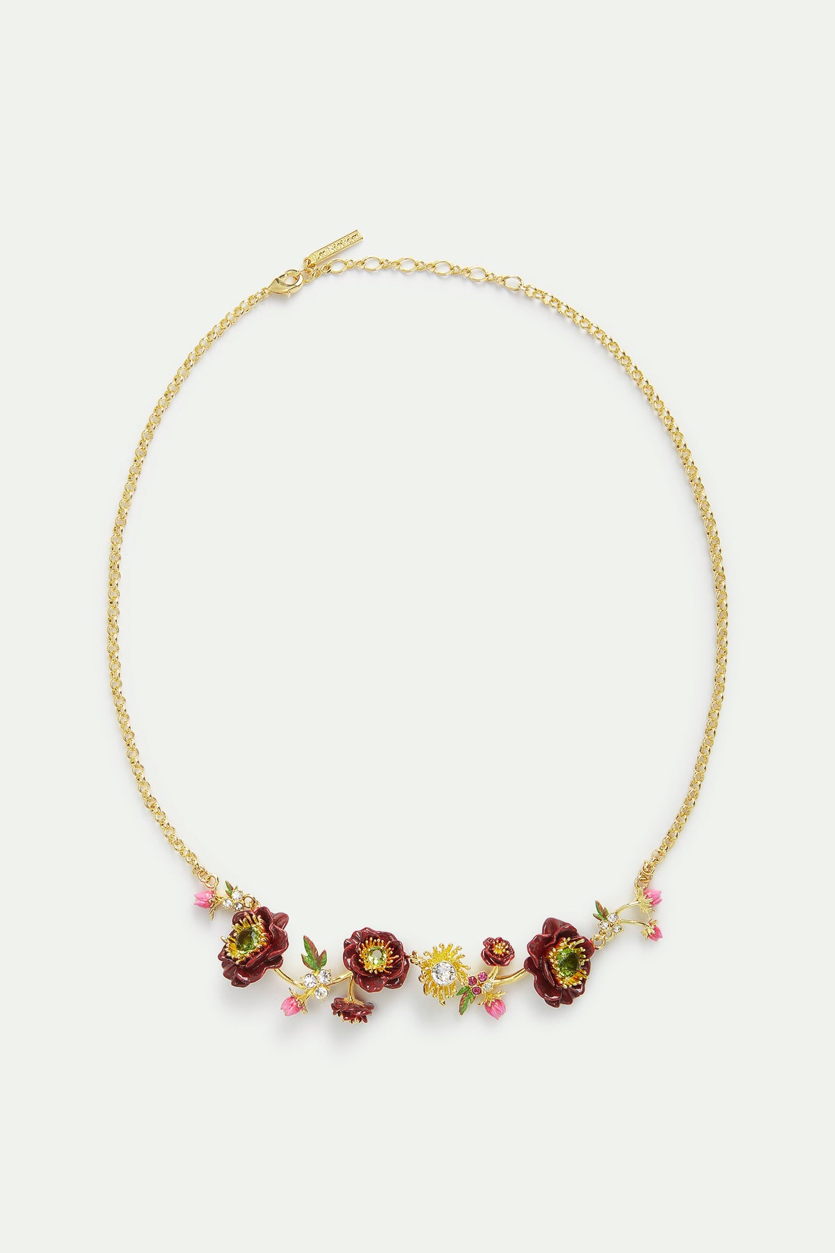 Collier plastron fleurs d'anémone bordeaux, boutons de rose et pierres facettées vertes