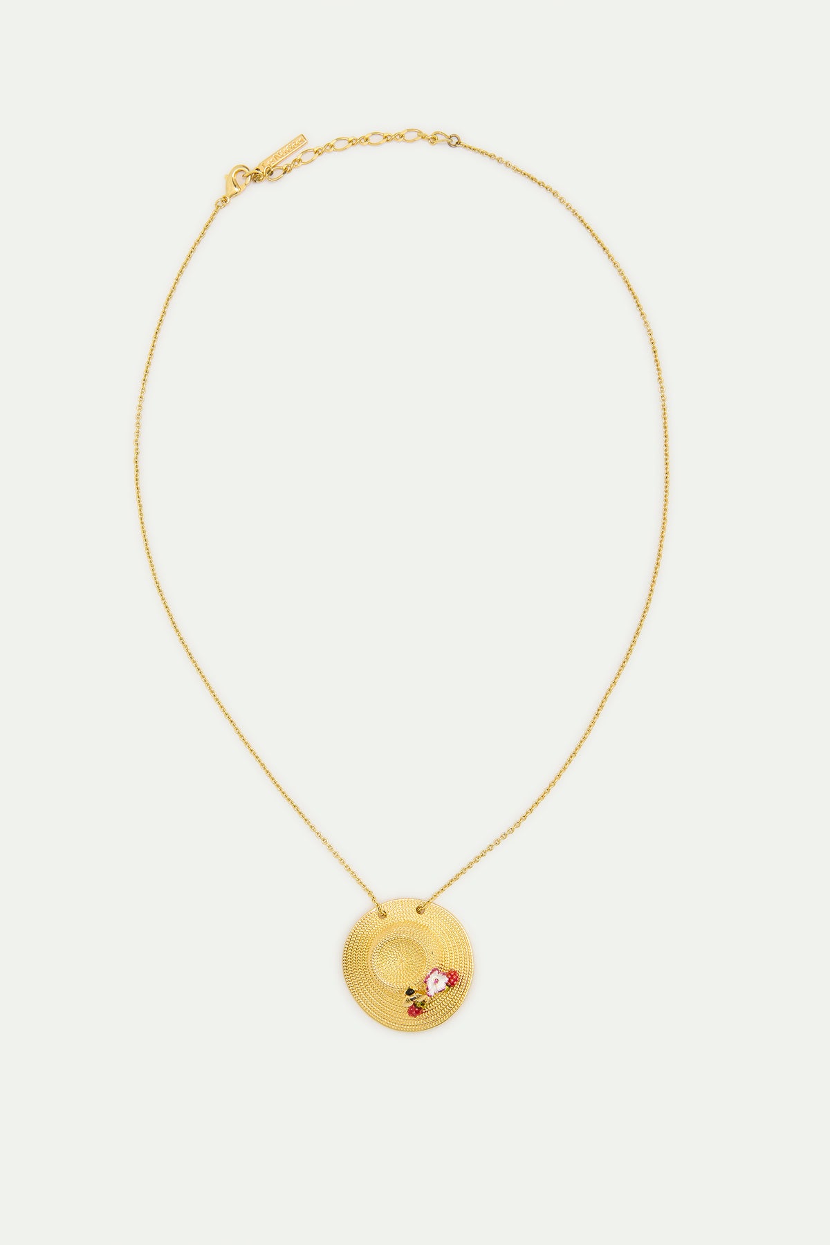 Collier pendentif chapeau doré, cosmos, abeille, framboise et cristal rose