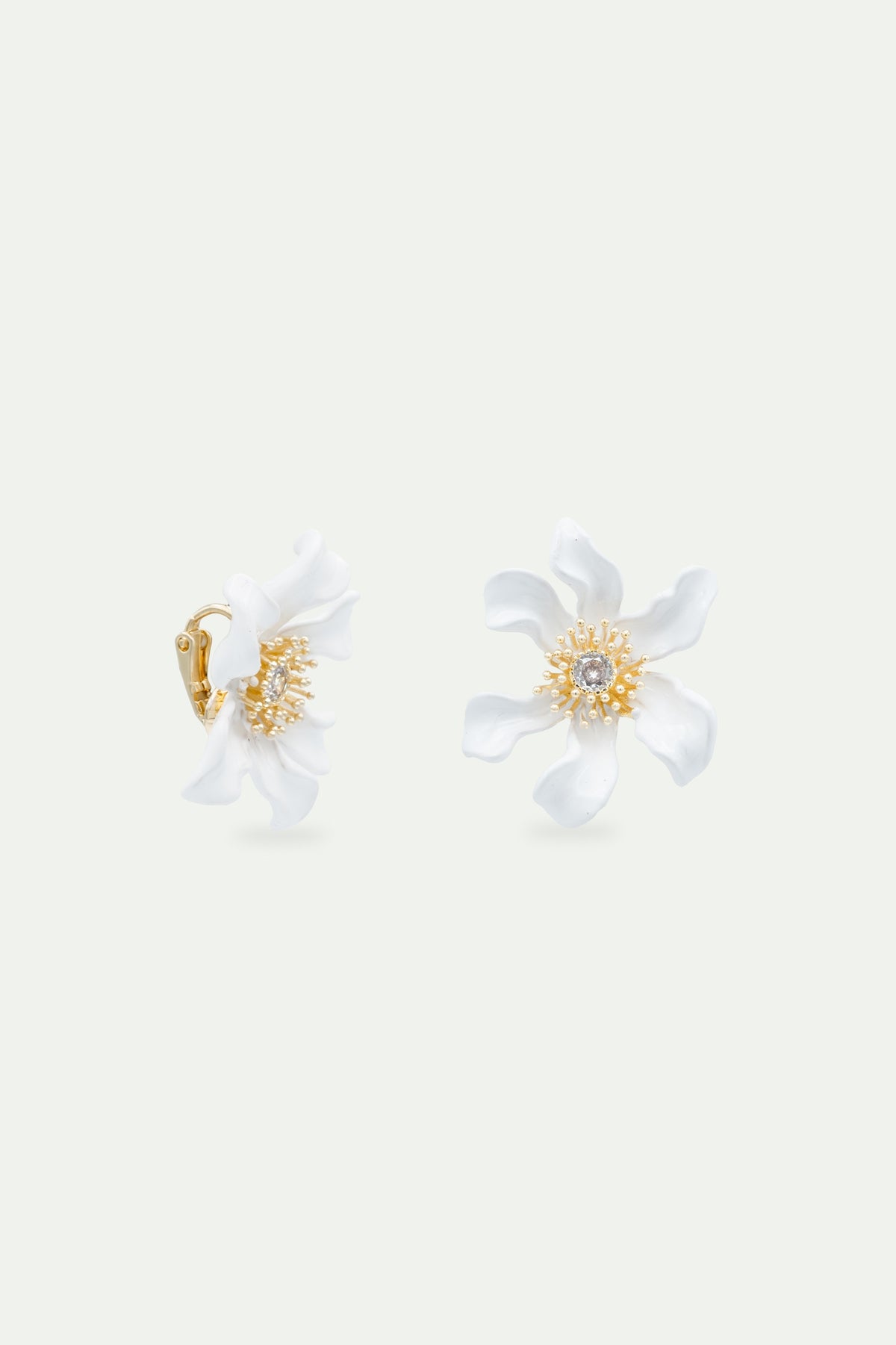 Boucles d'oreilles grande fleur de clématite blanche