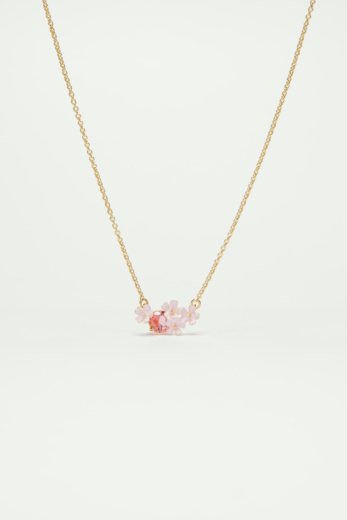 Collier plastron fleurs de verveine et pierre ronde