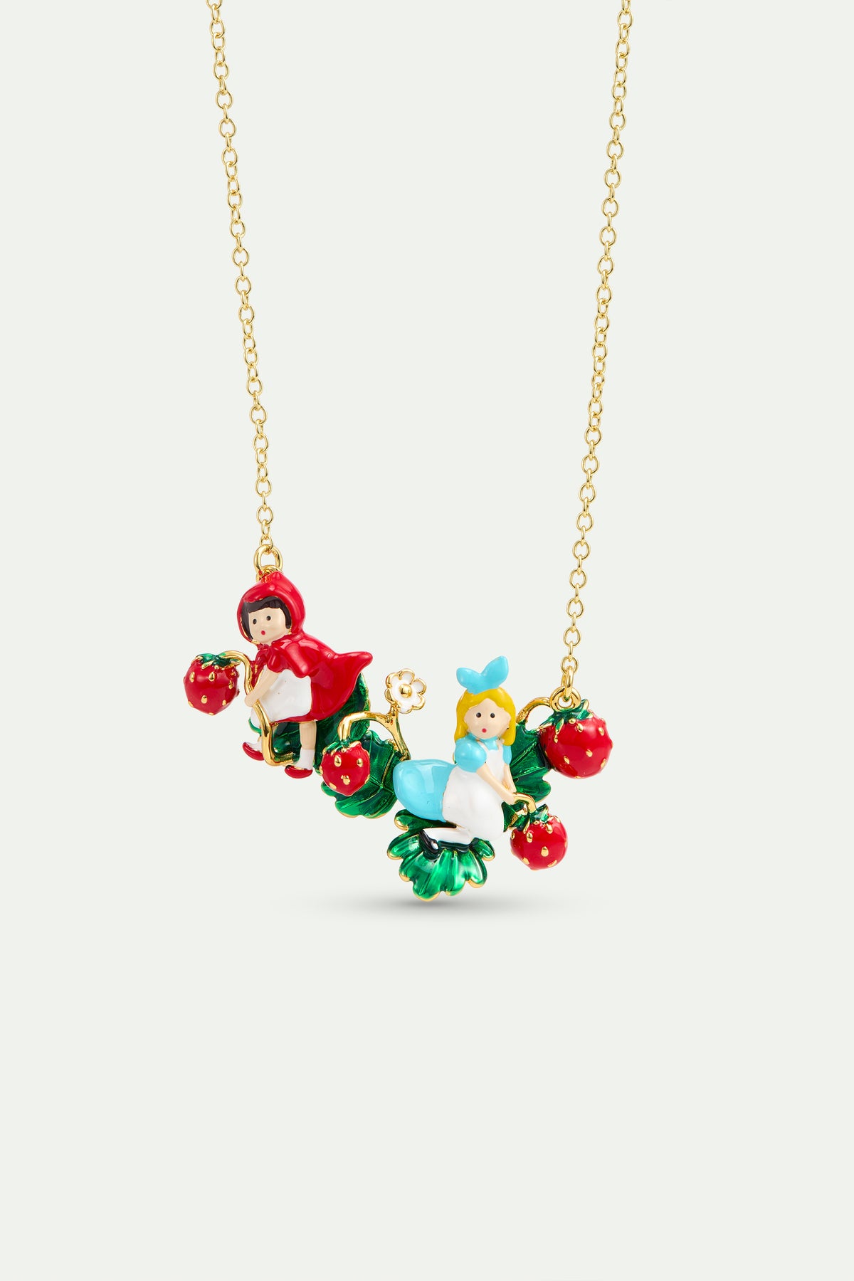Collier pendentif Alice et Petit Chaperon Rouge sur fraisier