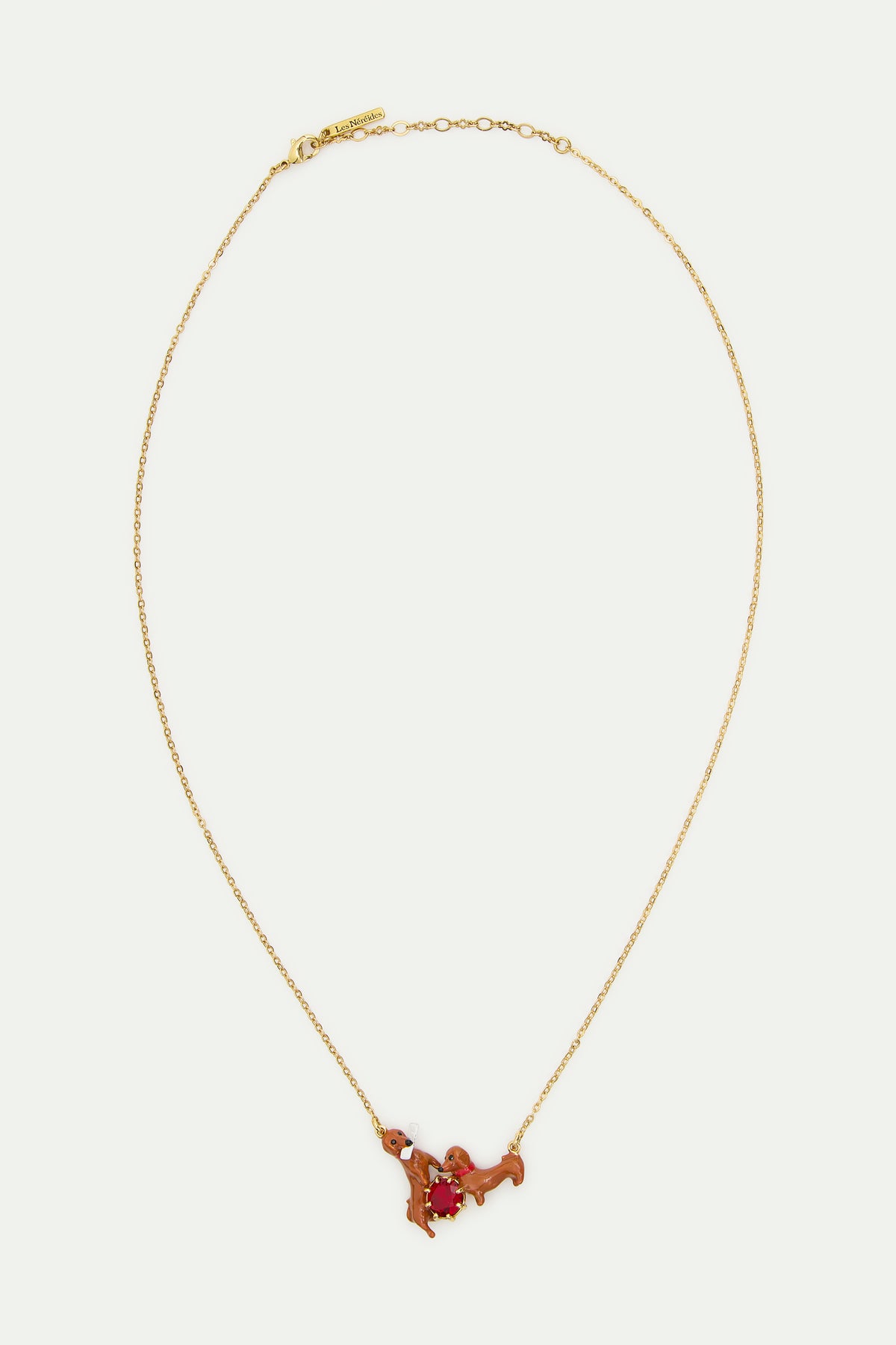 Collier plastron teckels et pierre ronde rouge