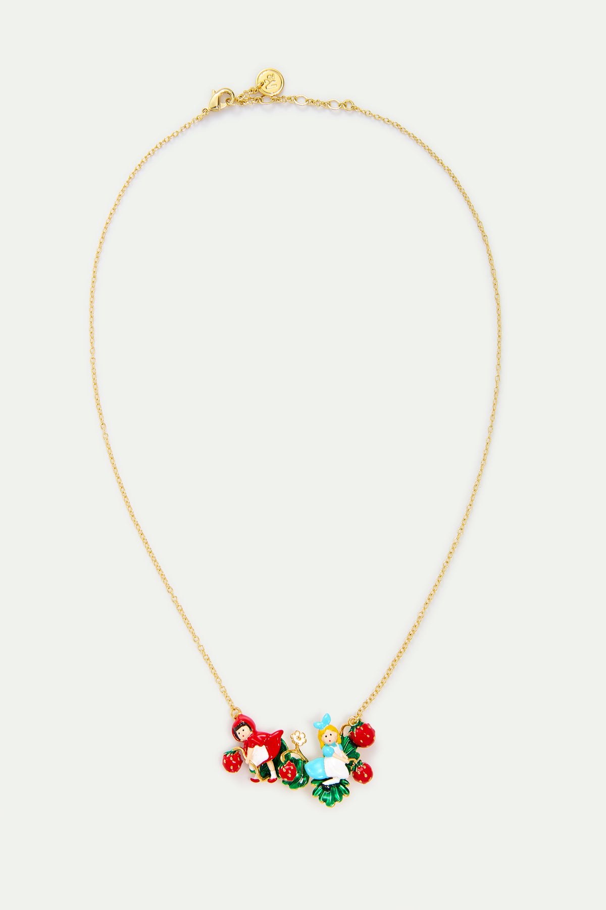 Collier pendentif Alice et Petit Chaperon Rouge sur fraisier
