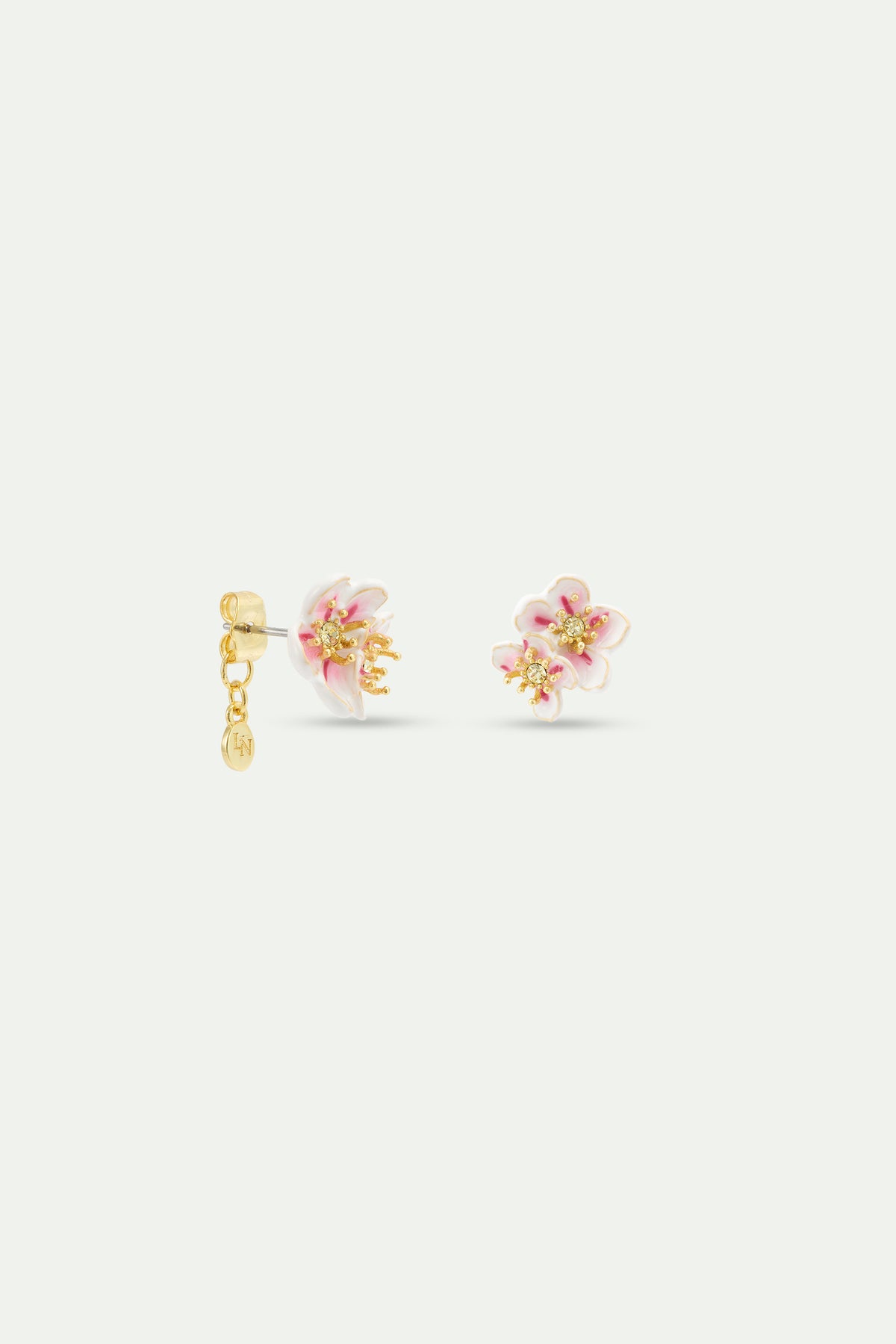 Boucles d'oreilles duo de mini fleurs blanches de cerisier