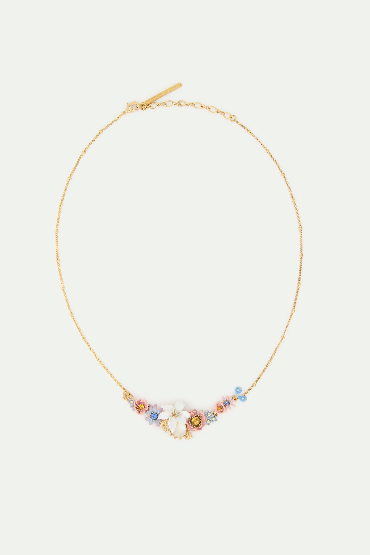 Collier plastron fleurs roses et bleues, fleur de lys et pierre ronde nacrée