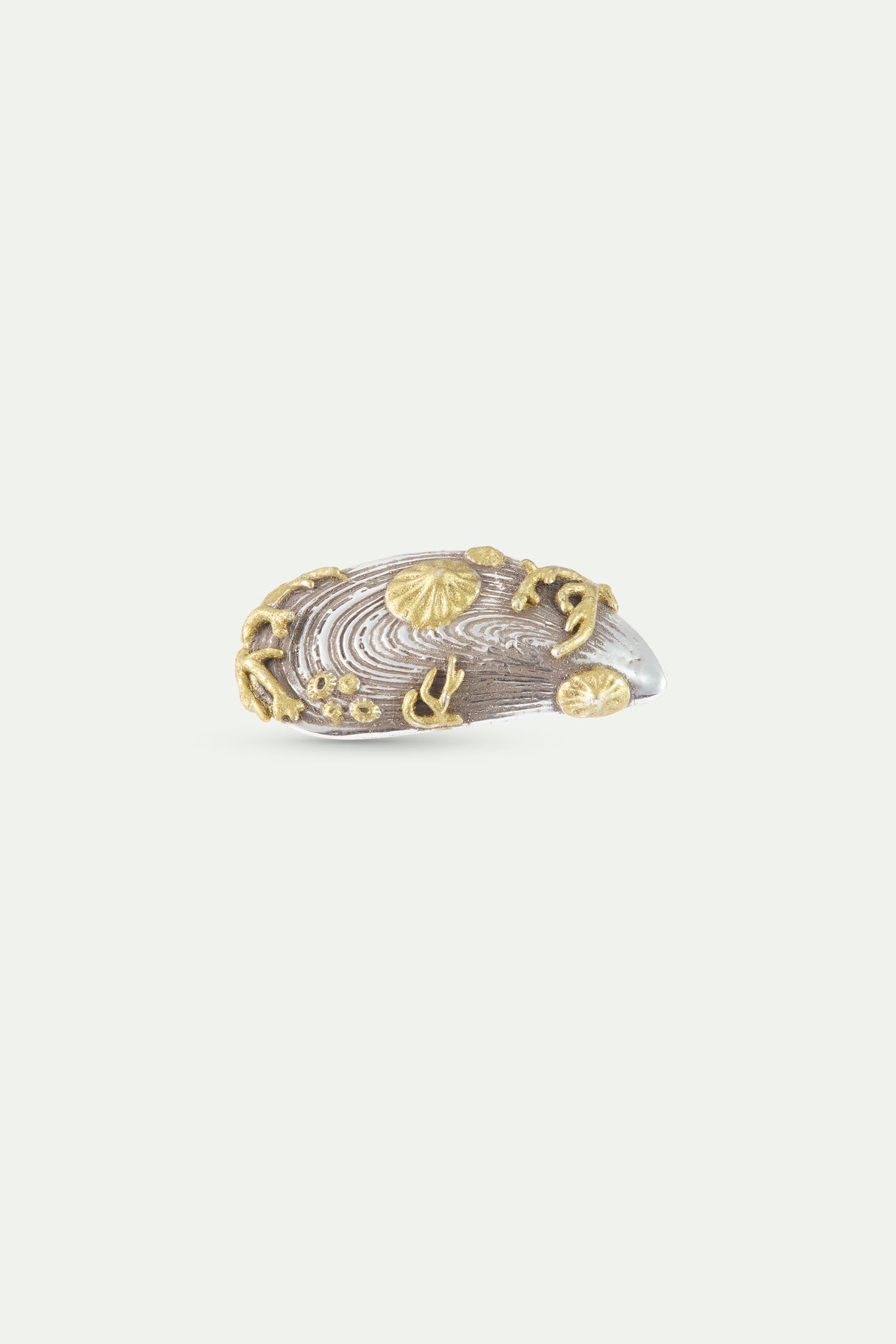 Broche moule argentée et dorée