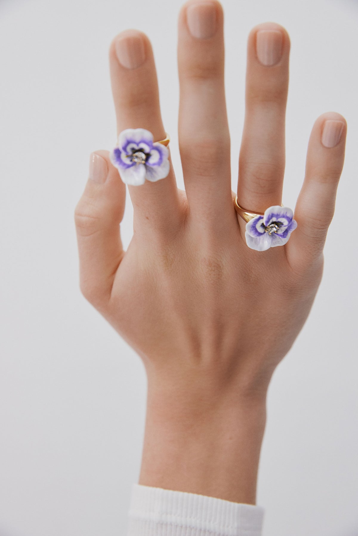 Bague cocktail pensée violette et cristal taillé