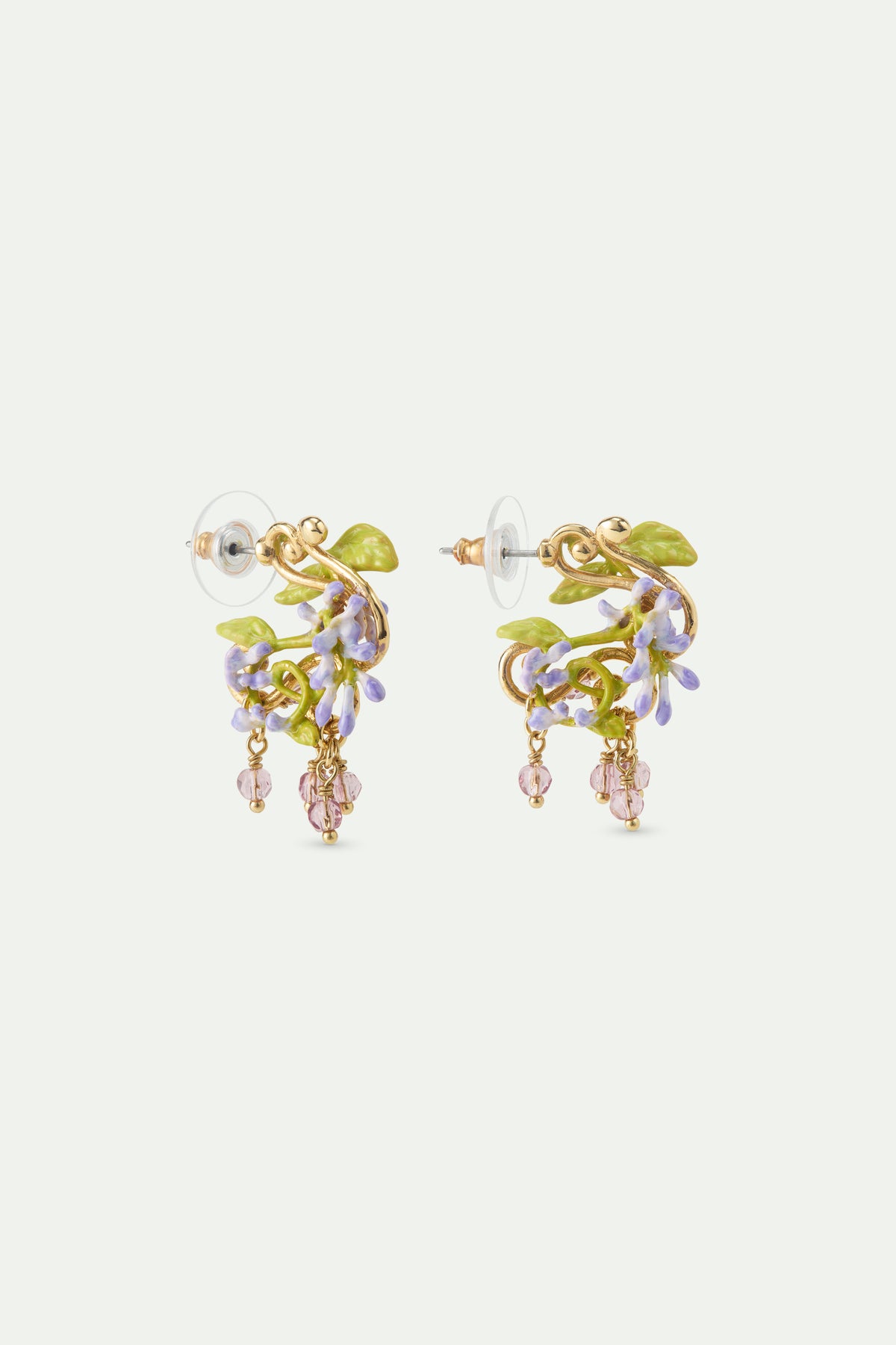 Boucles d'oreilles tiges glycine violette sur arabesque dorée, lierre et perles de cristal facettées