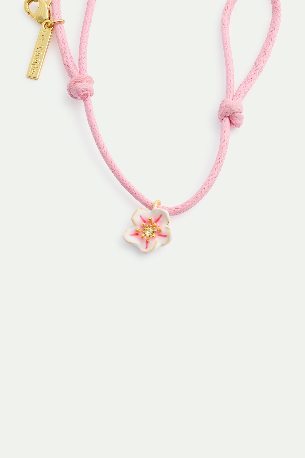 Bracelet cordon rose et mini fleur blanche de cerisier