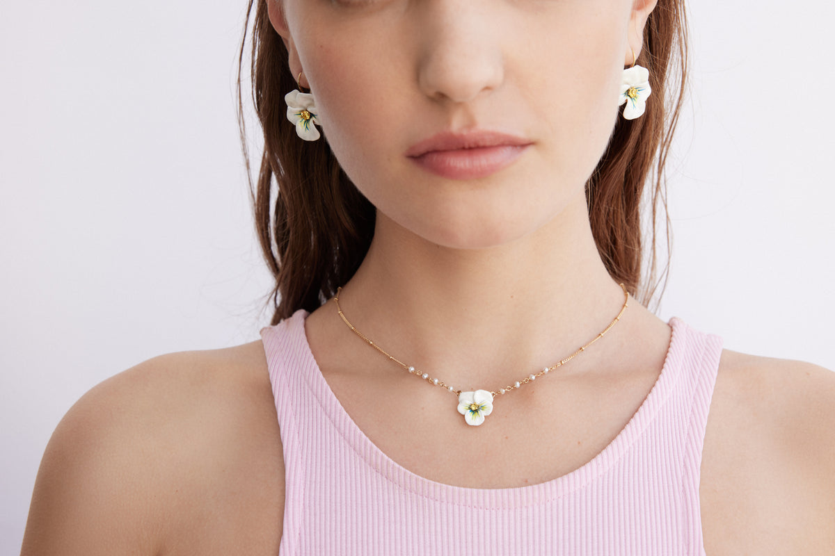 Boucles d'oreilles dormeuses pensée blanche et cristal taillé