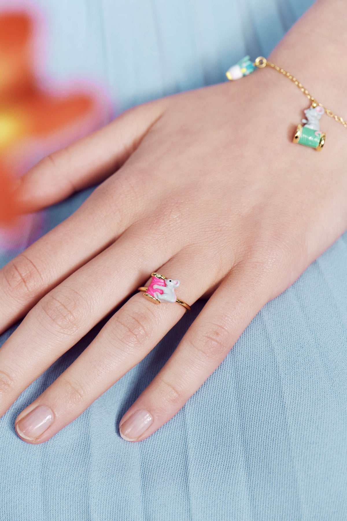 Bague ajustable souris et bobine de fil
