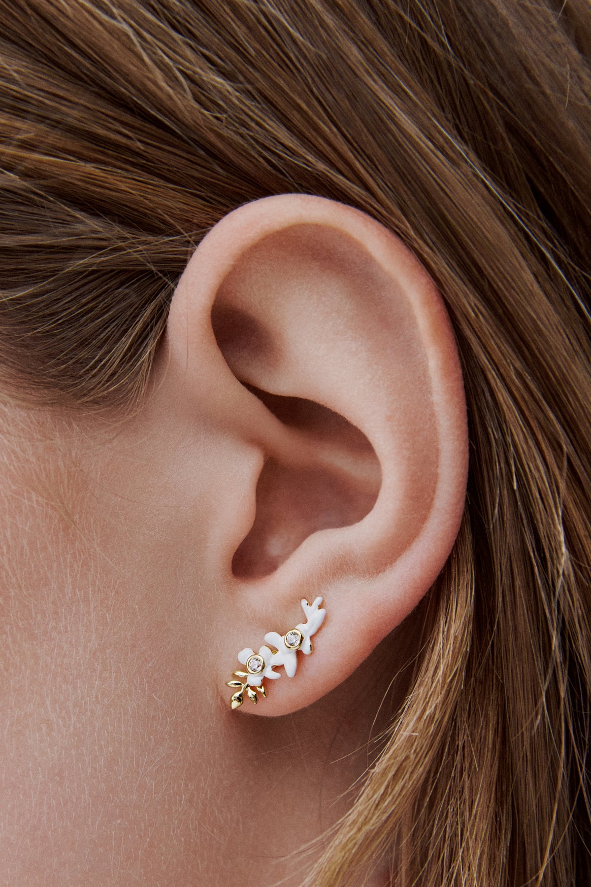 Boucles d'oreilles tiges laurier doré, glycine blanche et perle de culture