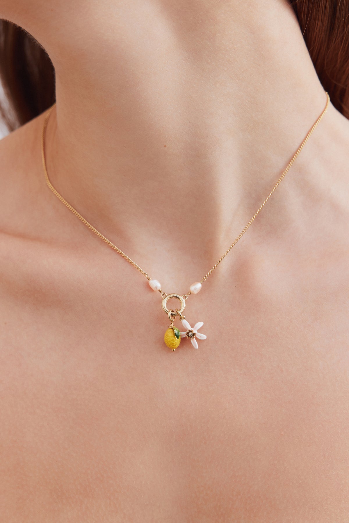 Collier pendentif citron et fleur de citronnier