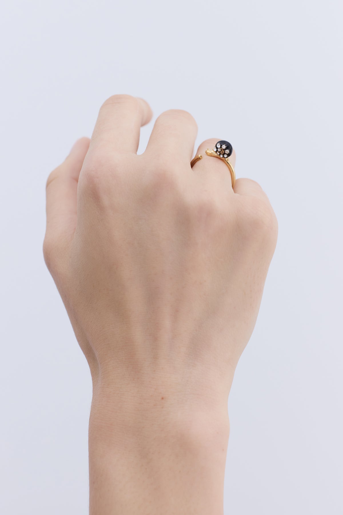 Bague ajustable escargot noir et doré, cristaux