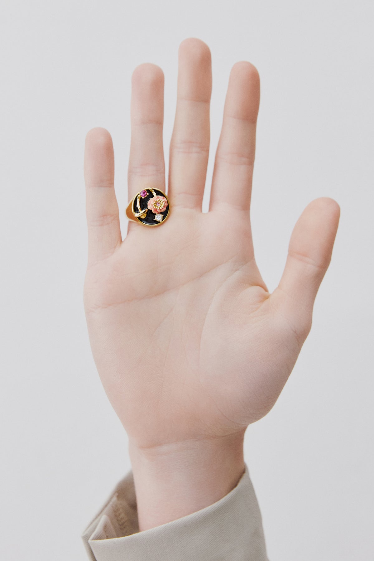 Bague chevalière noire champignon, anémone et cristaux