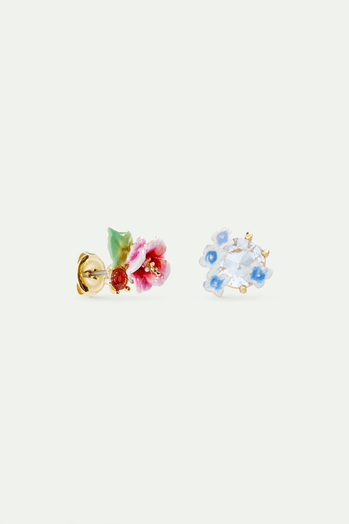 Boucles d'oreilles asymétriques fleur d'hortensia e et pierre ronde lavande