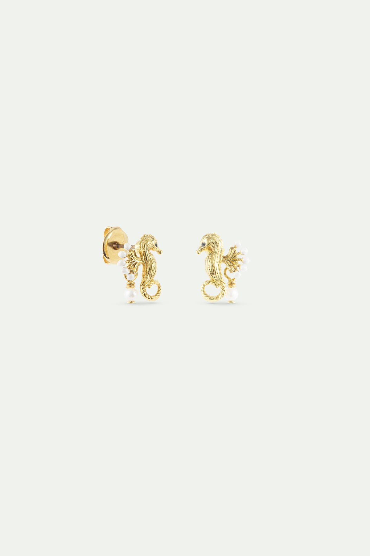 Boucles d'oreilles hippocampe doré et perles blanches