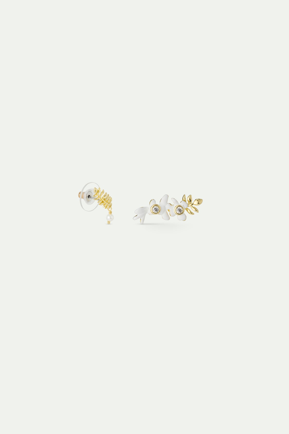 Boucles d'oreilles tiges laurier doré, glycine blanche et perle de culture