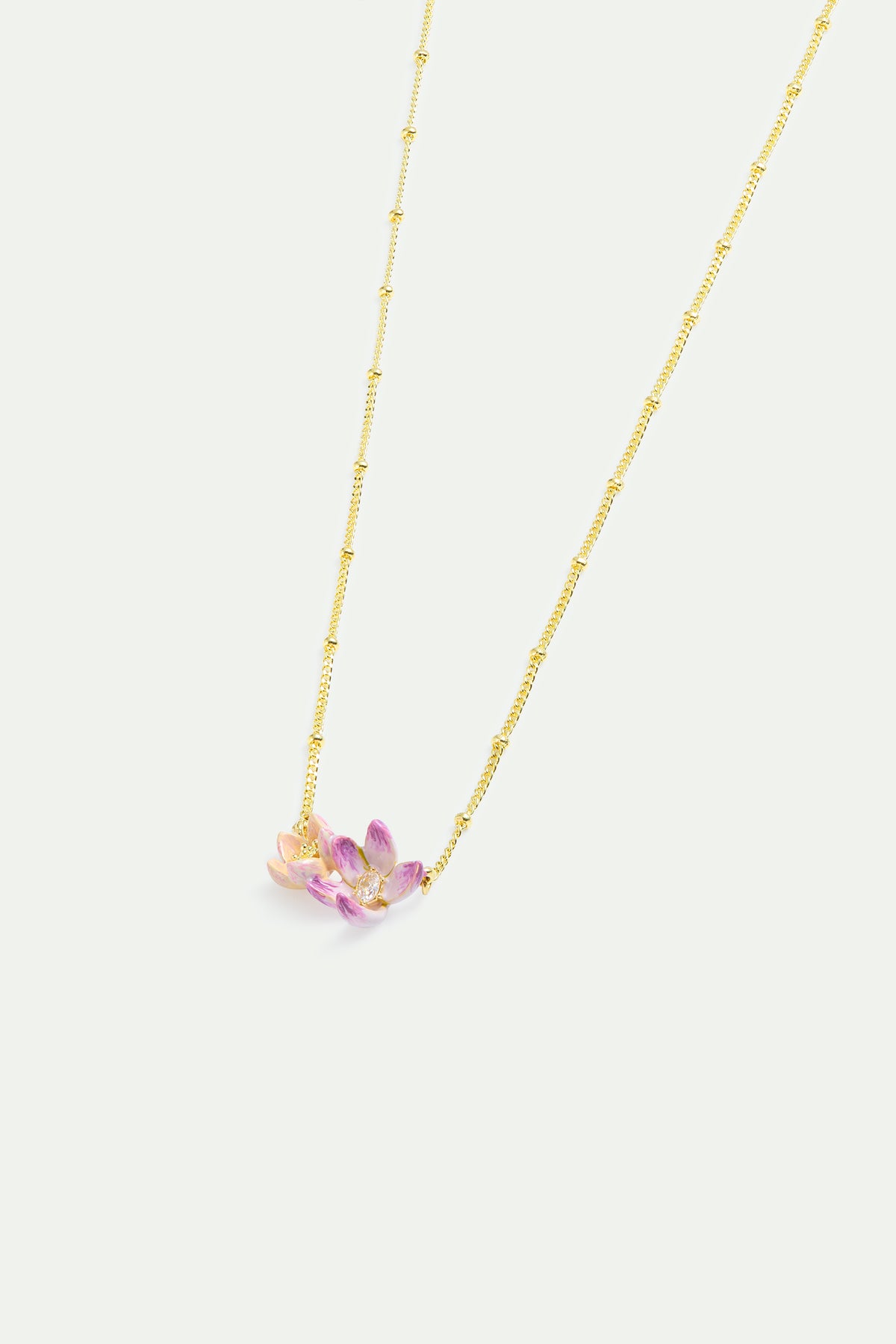 Collier plastron hellébores rose et violette et cristaux
