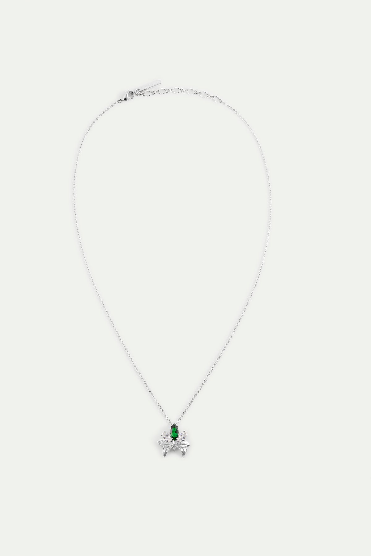 Collier pendentif argenté orchidée et pierres blanches et verte