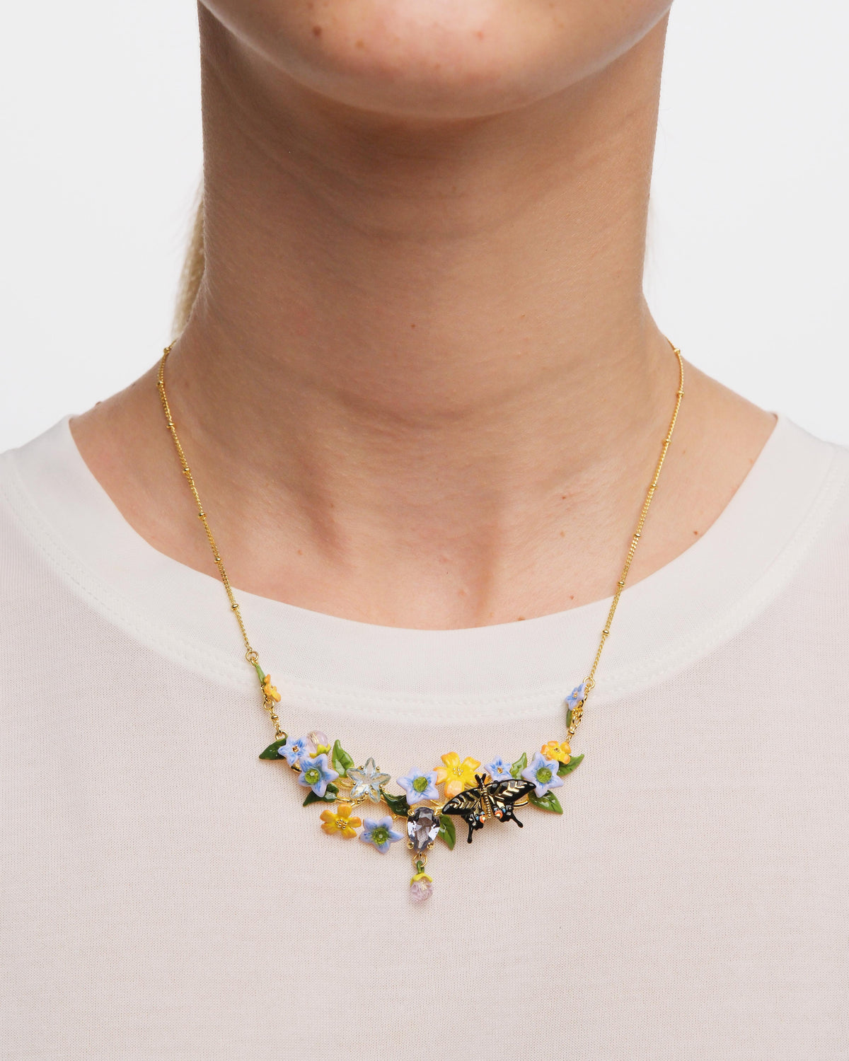 Collier plastron papillon, fleurs de jasmin et verre facetté