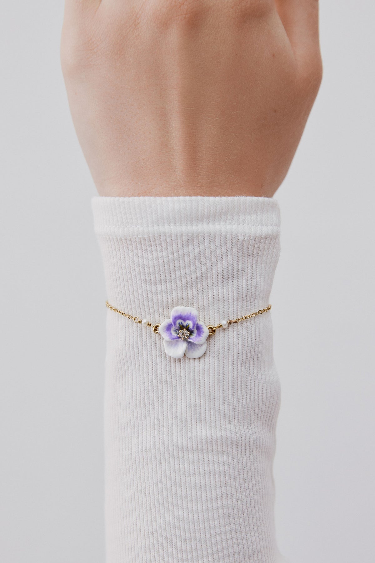 Bracelet fin pensée violette et cristal taillé