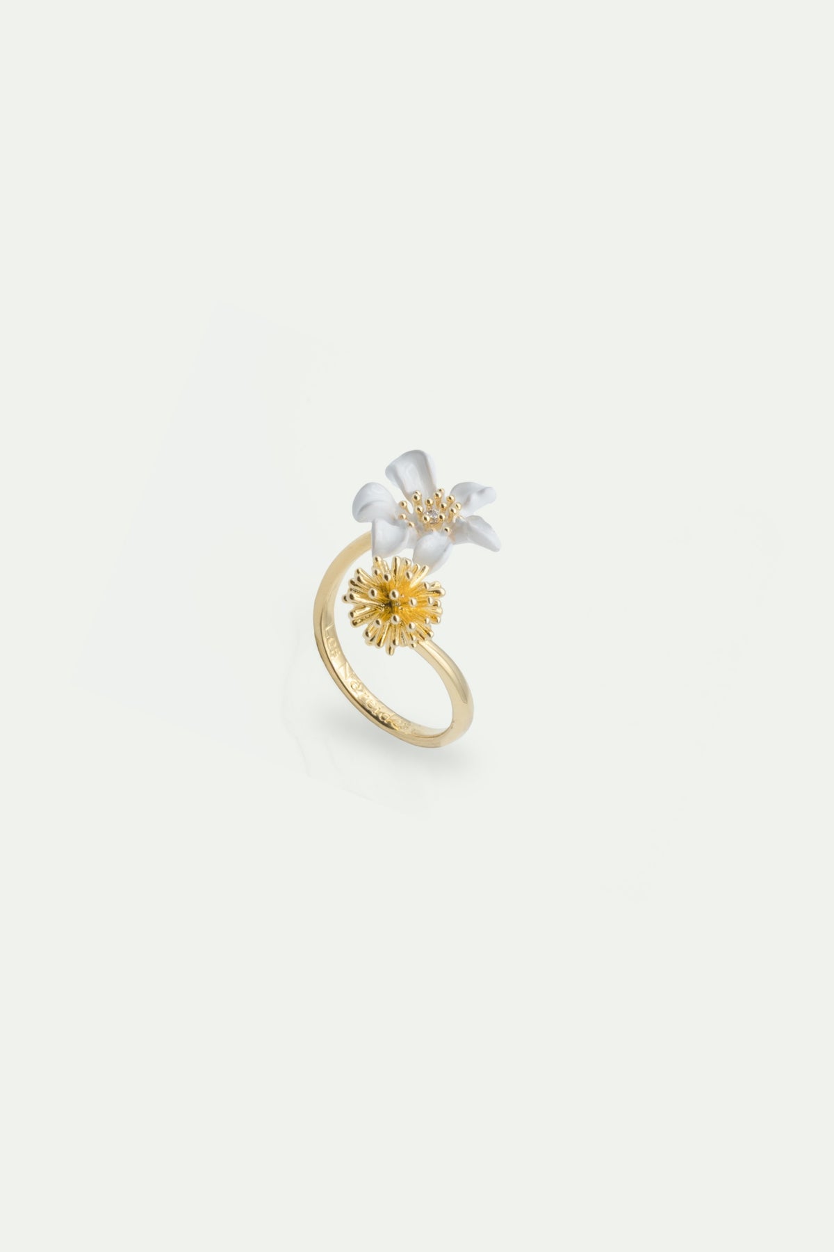 Bague ajustable grande fleur de clématite blanche et corête du japon