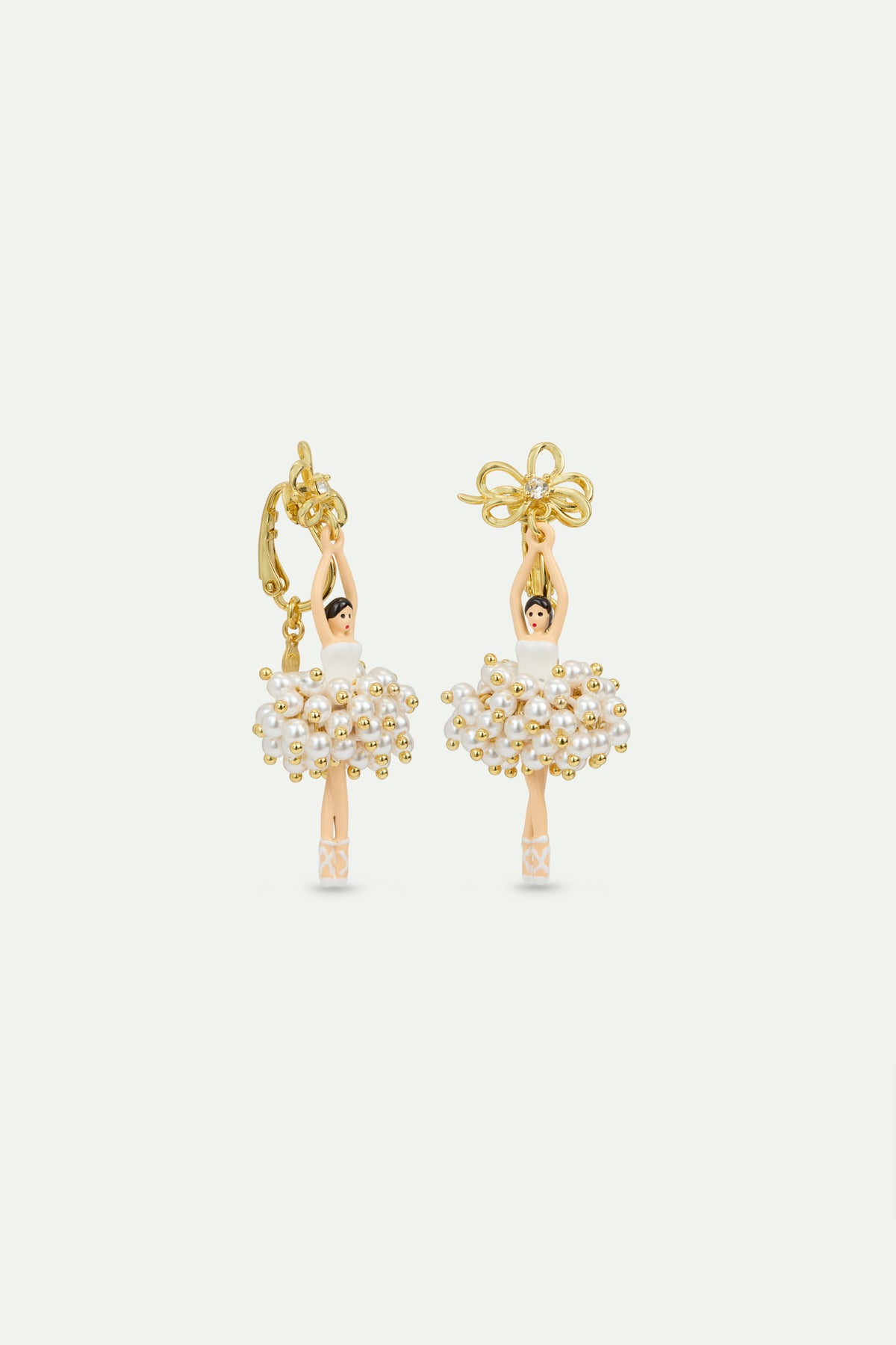 Boucles d'oreilles Ballerine perles blanches et nœud doré