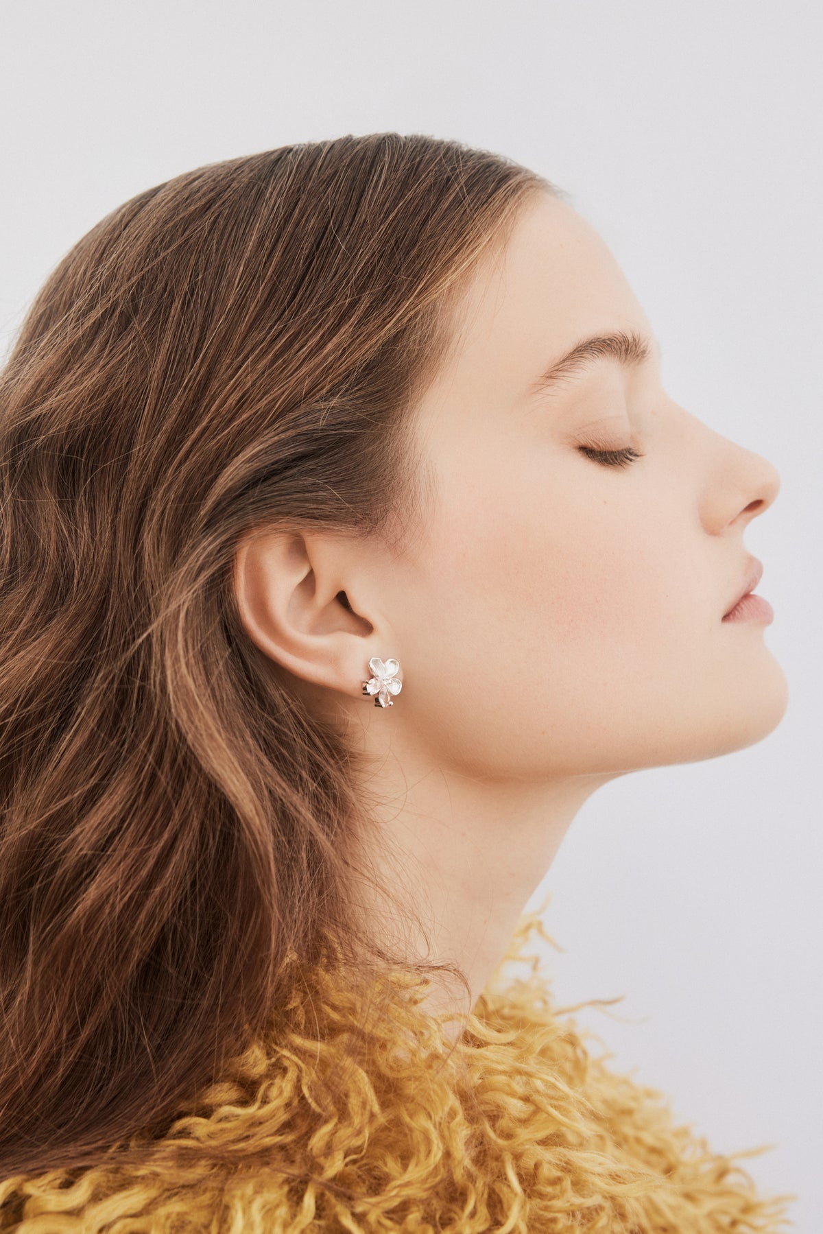 Boucles d'oreilles tiges argentées fleur de cerisier et pierres roses