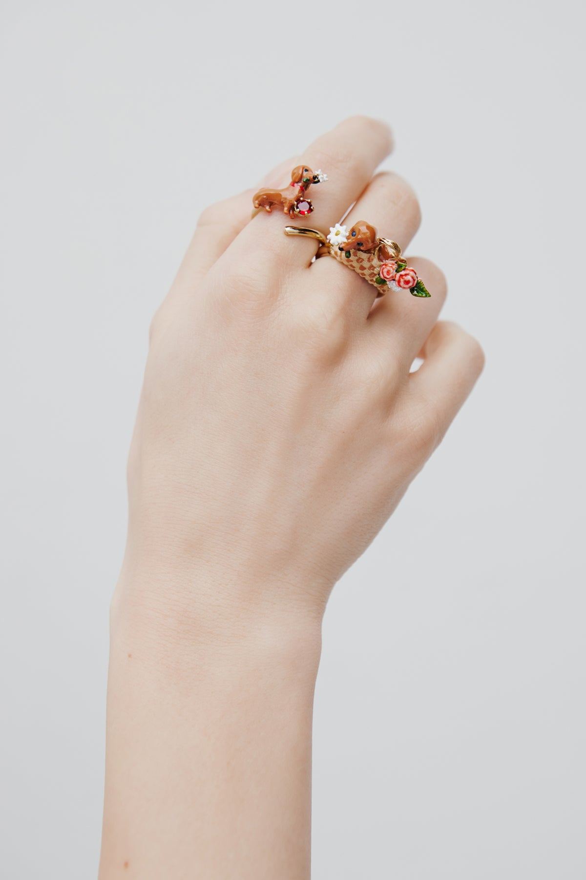 Bague panier, teckel et bouquet de fleurs