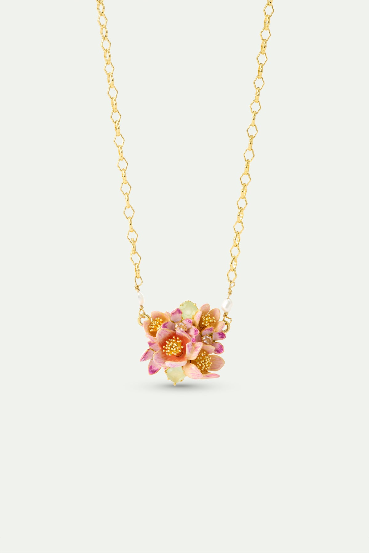 Collier plastron bouquet d'hellébores roses et pierres vertes