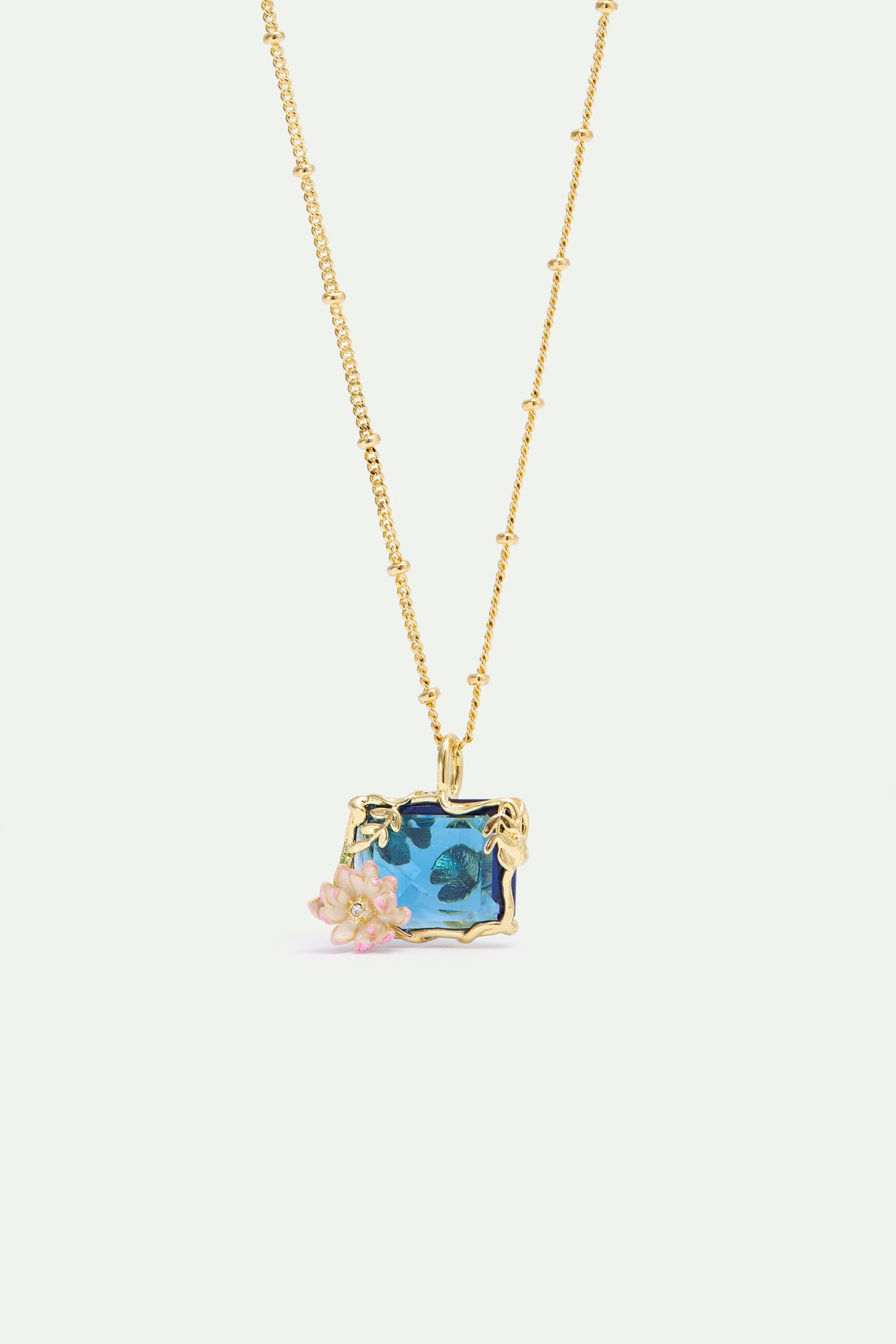 Collier pendentif bassin aux nymphéas bleu et rose
