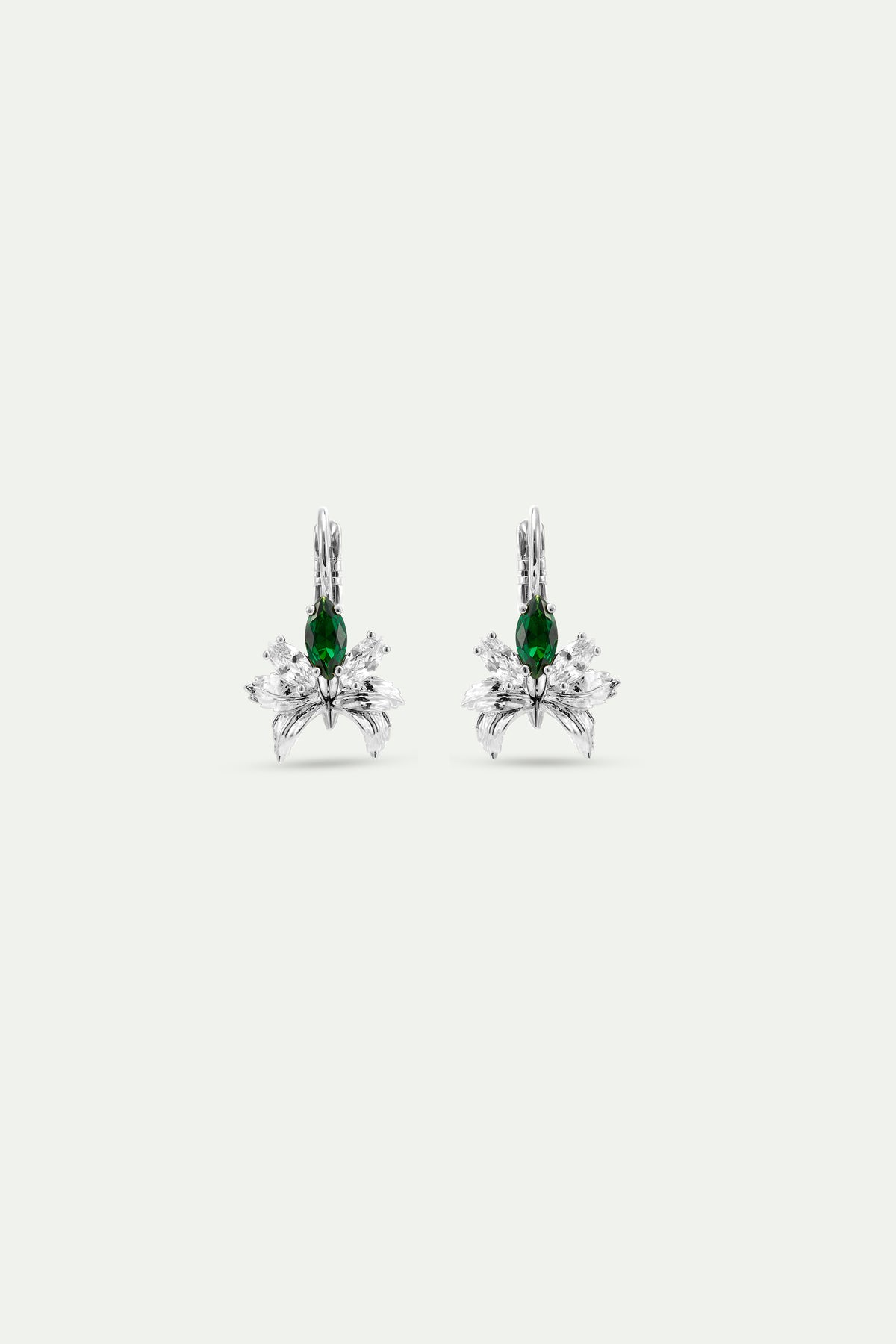 Boucles d'oreilles dormeuses argentées orchidée et pierres blanches et verte