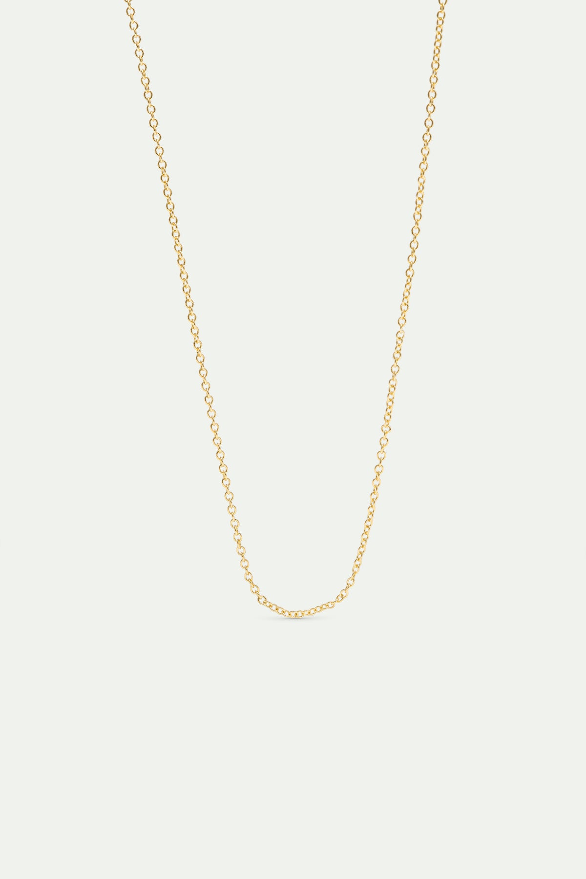 Collier à fine chaîne en maille forçat