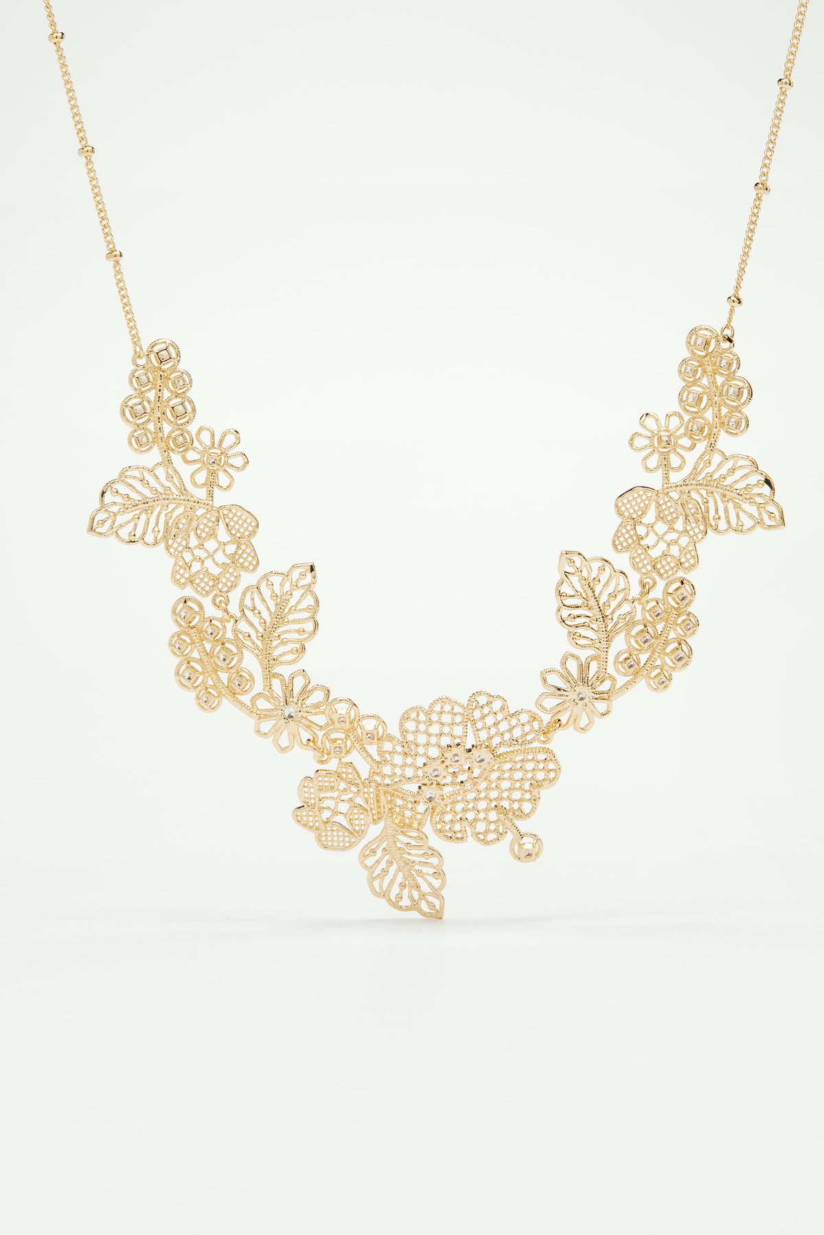 Collier plastron fil d'or