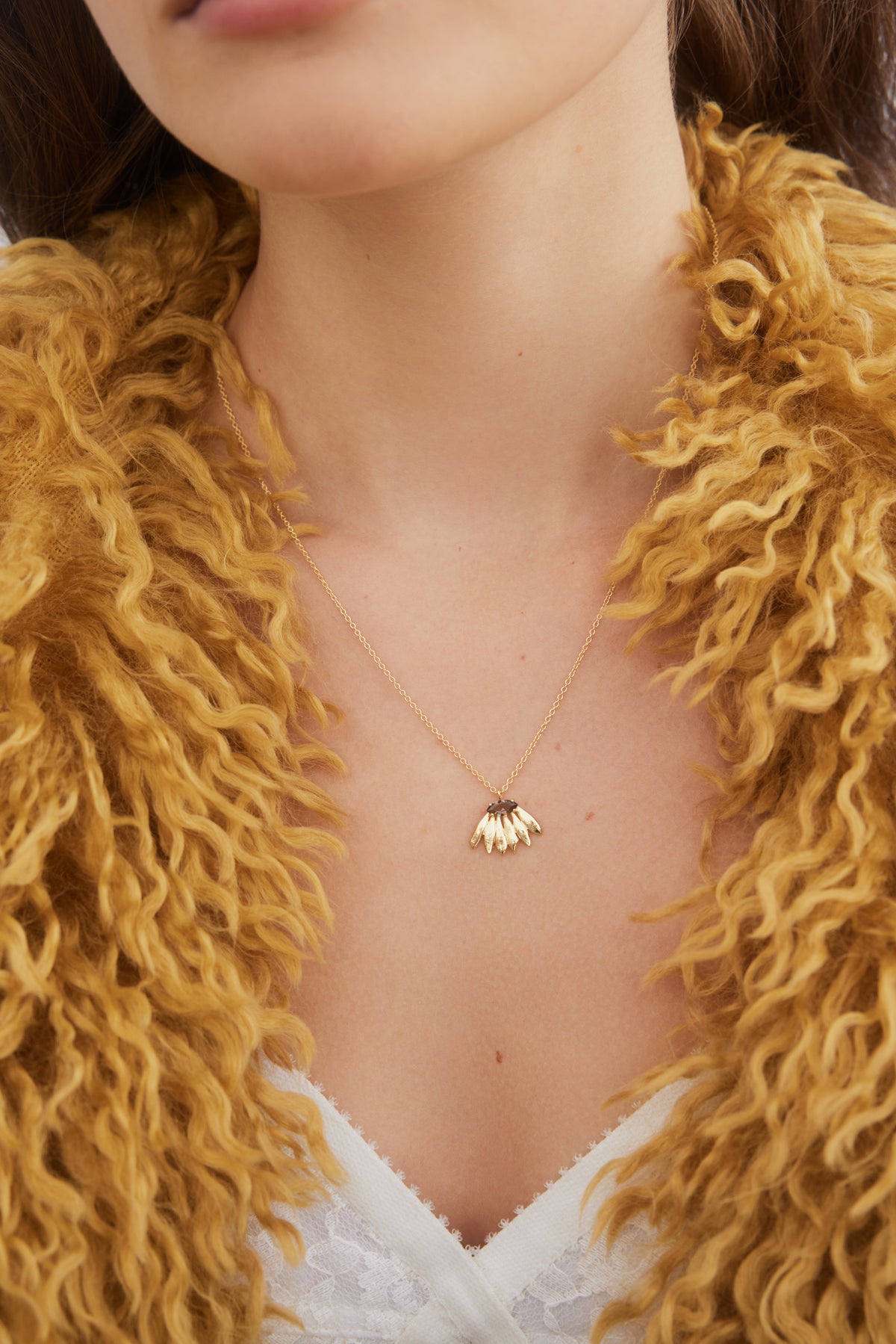Collier pendentif doré fleur de tournesol et pierre violette