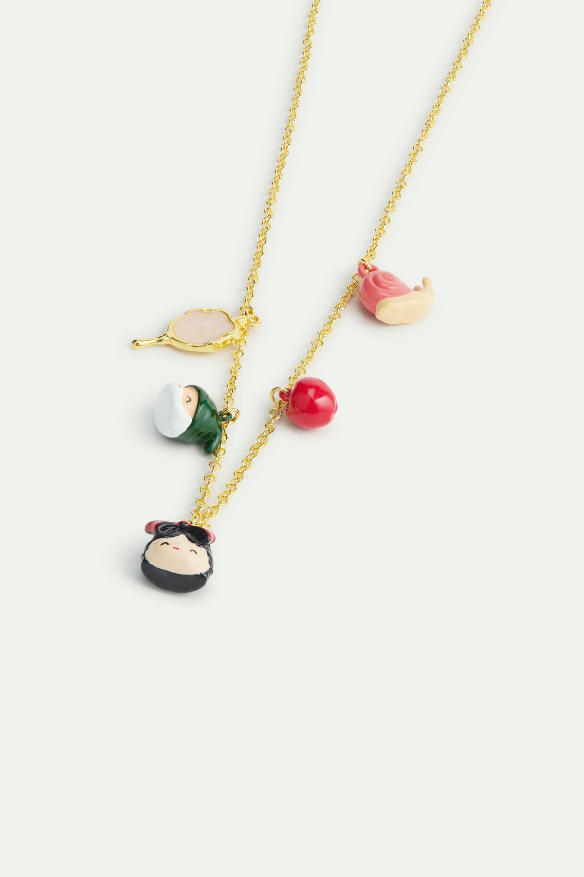 Collier pendentif Blanche-Neige, nain, miroir, pomme et escargot