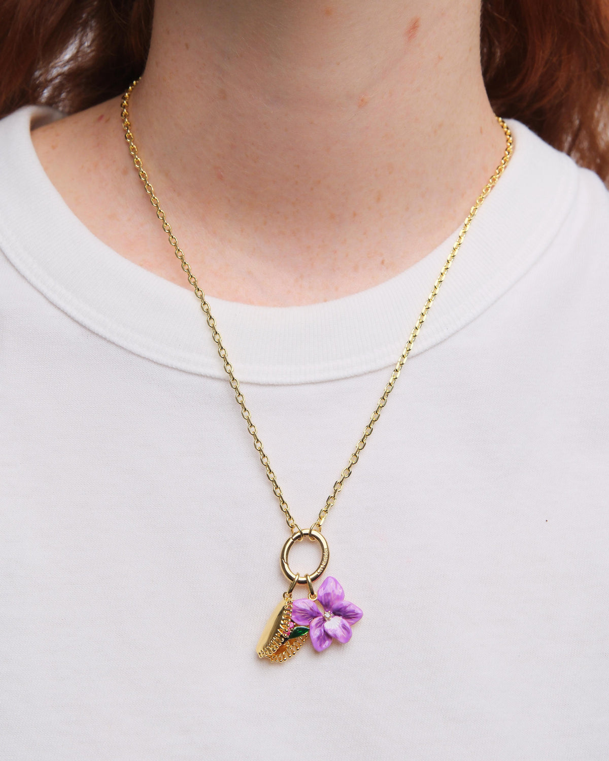 Pendentif Violette, Beauté et Modestie