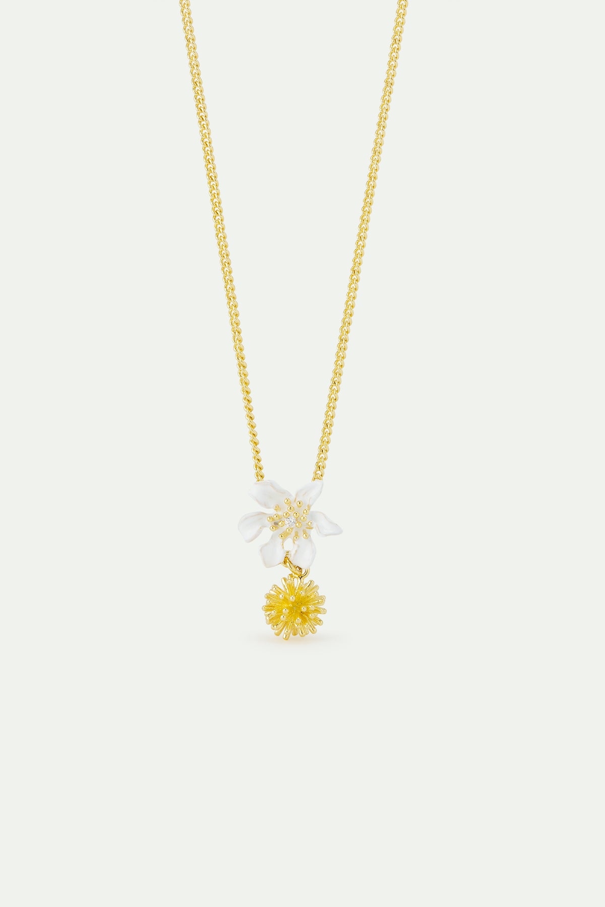 Collier grande fleur de clématite blanche et corête du japon