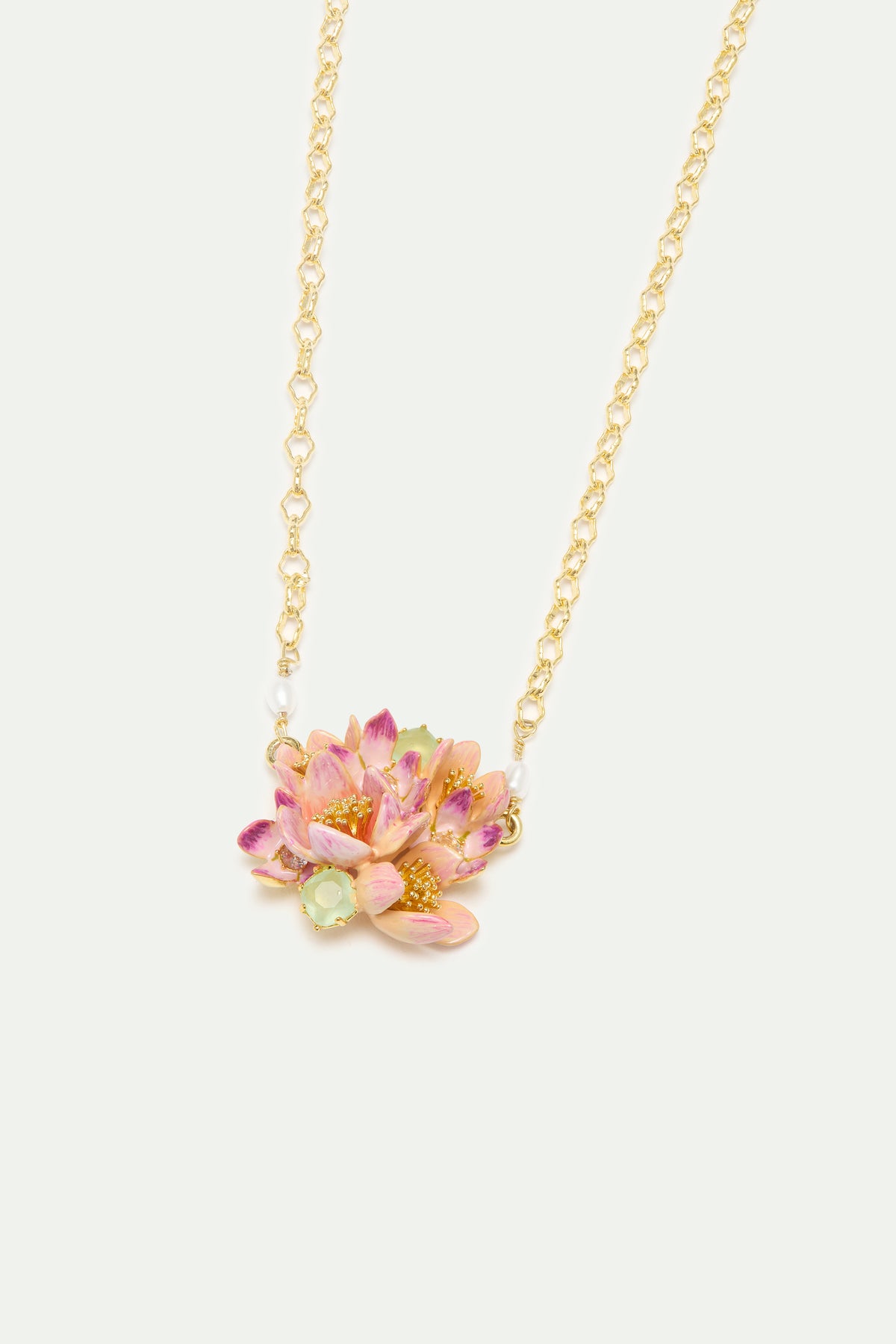 Collier plastron bouquet d'hellébores roses et pierres vertes