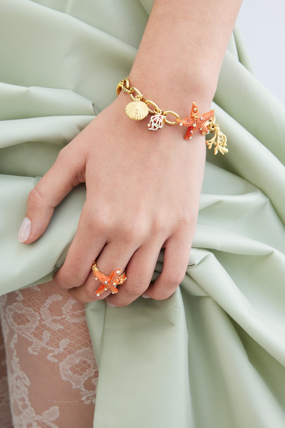 Bague ajustable étoile de mer orange et cristaux multicolores
